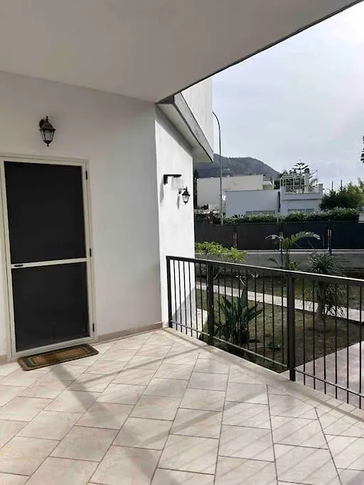 Villa Mia Mondello, 200M To Beach, Private Parking Palermo Italy