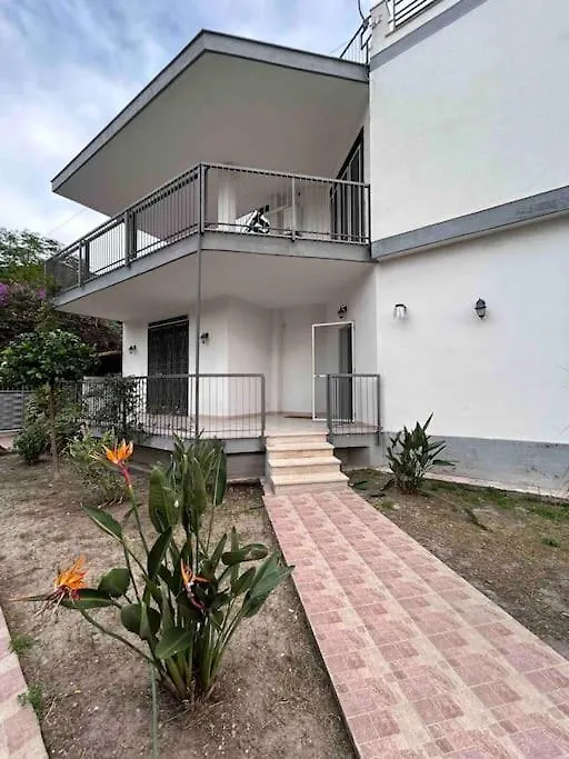 Villa Mia Mondello, 200M To Beach, Private Parking Palermo