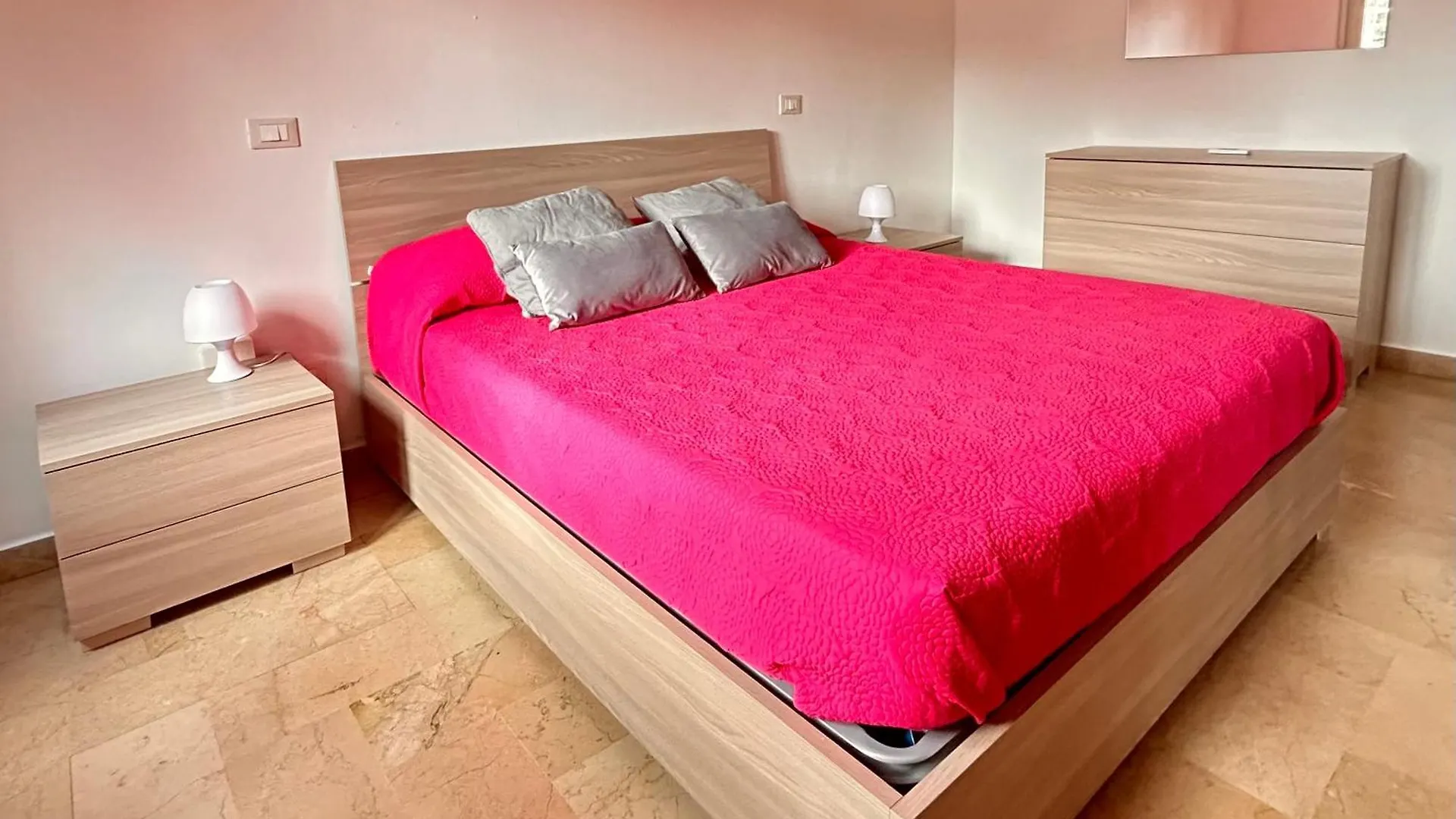 Villa Mia Mondello, 200M To Beach, Private Parking Palermo