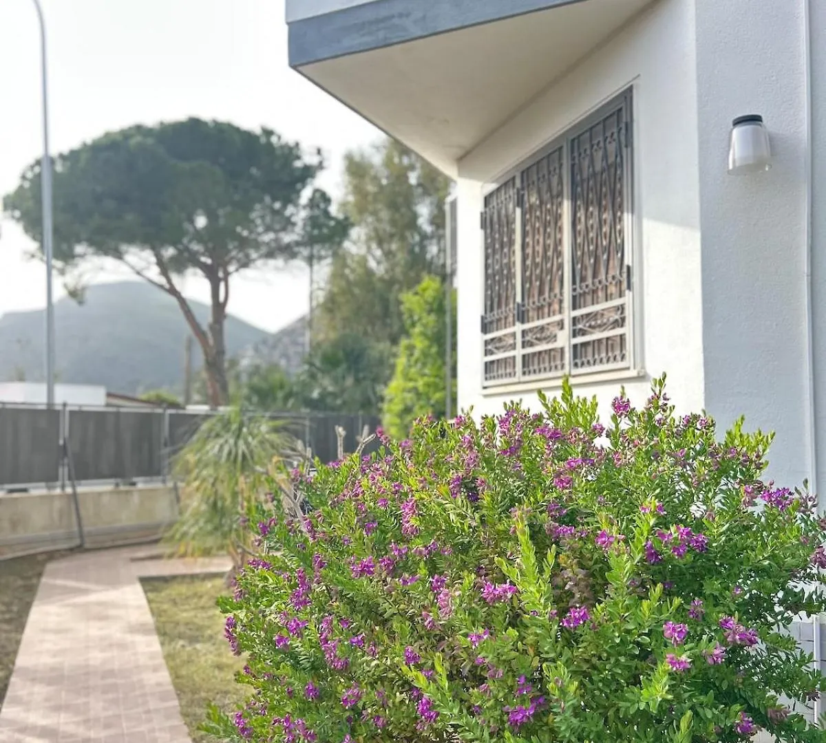 Villa Mia Mondello, 200M To Beach, Private Parking Palermo Italy
