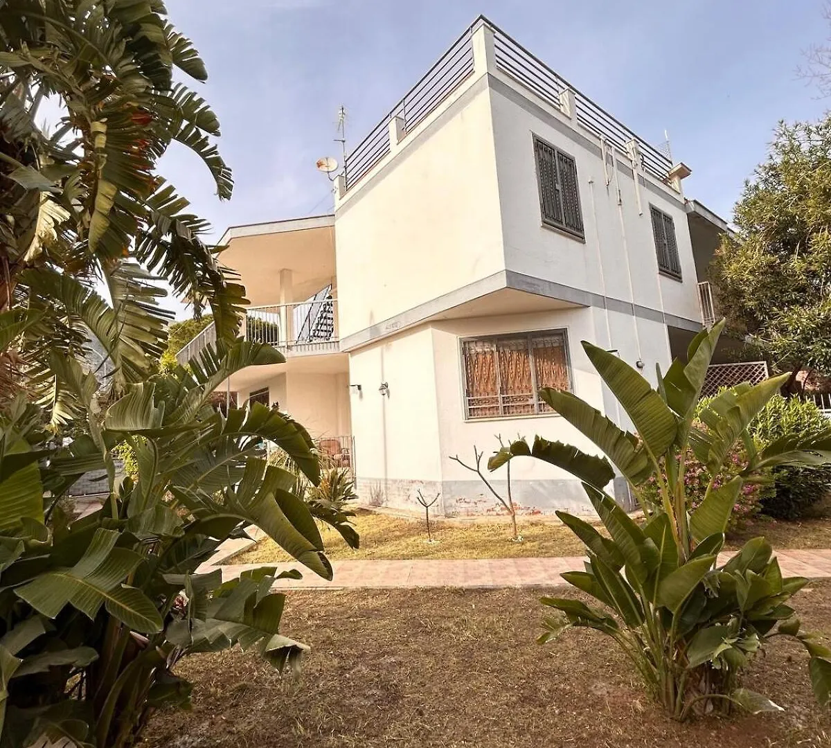 Villa Mia Mondello, 200M To Beach, Private Parking Palermo