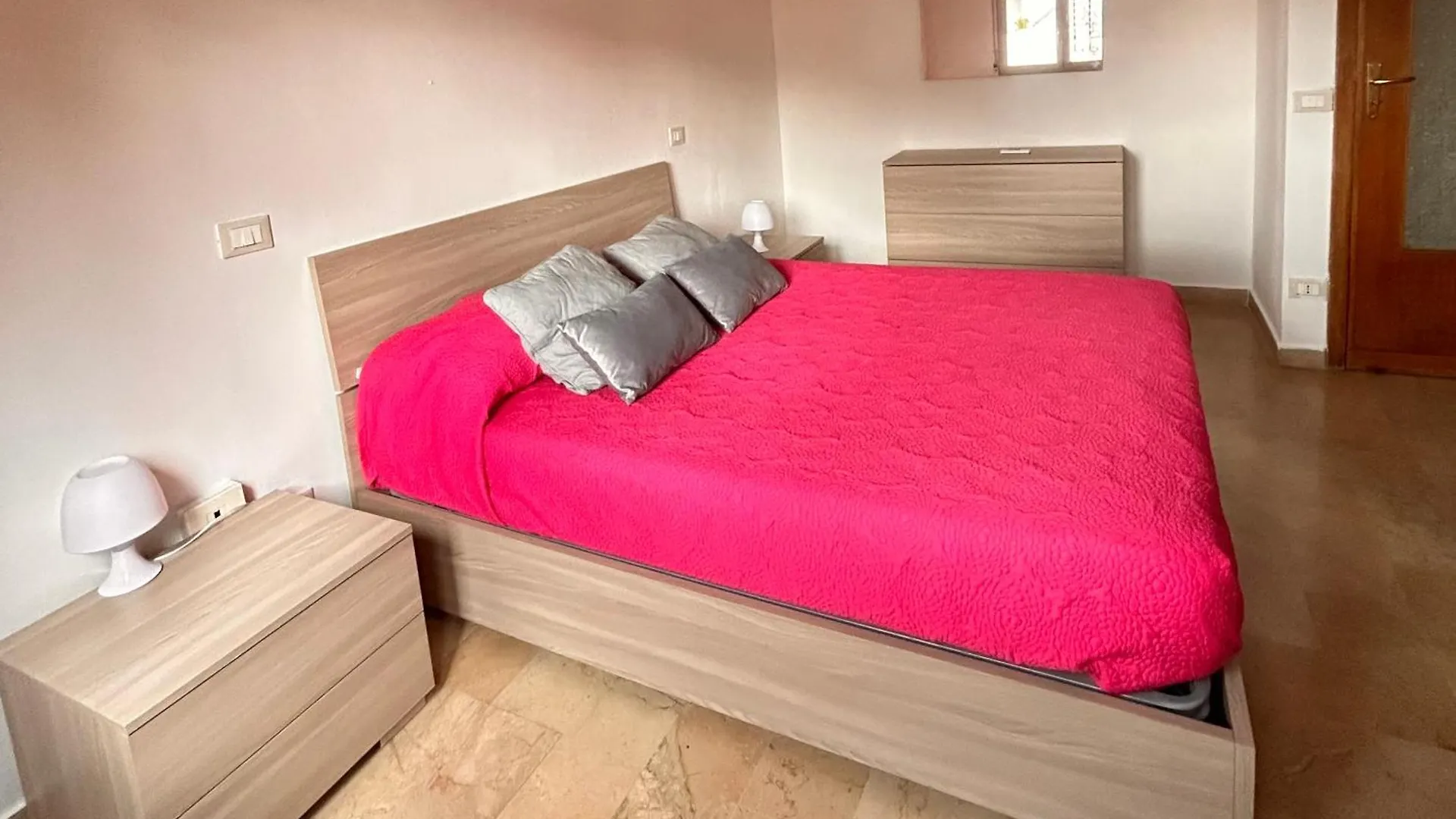Villa Mia Mondello, 200M To Beach, Private Parking Palermo